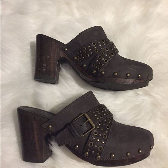 White Mountain Shoes - White Mountain women's platform brown mules with gold buckle and studs Size 7